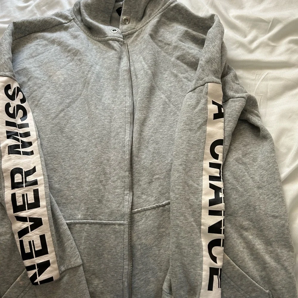 Grey Jacket - Picture 5 of 5